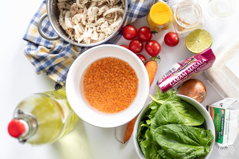 Trhané kuřecí maso na kari s kokosovým mlékem