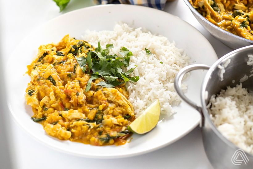 Trhané kuřecí maso na kari s kokosovým mlékem