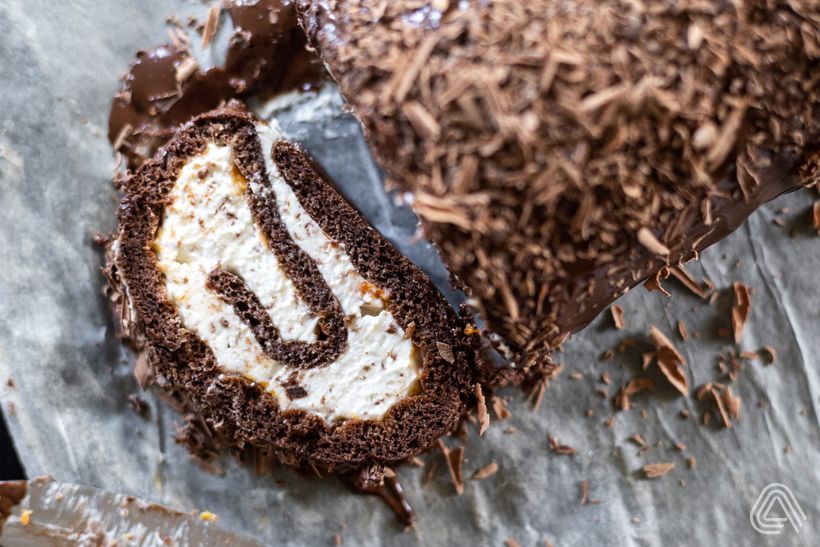 Stracciatella roláda s nadýchaným těstem a bohatou krémovou náplní