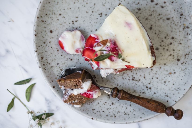 Cuketová torta s tvarohom a jahodami