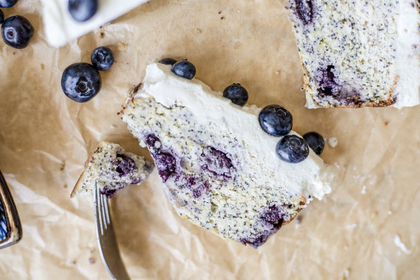 Bezlepkový čučoriedkovo-makový chlebíček s vanilkovým krémom