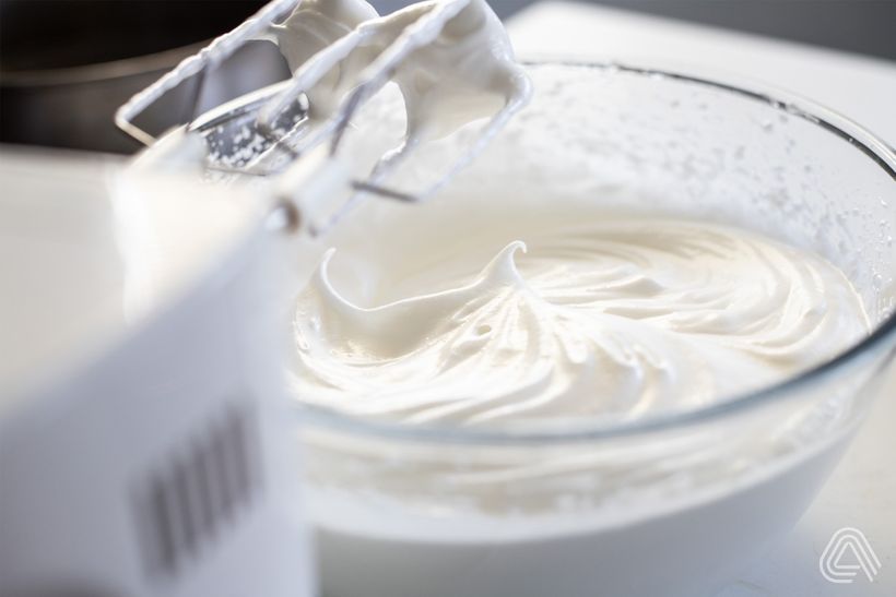 Retro punčák s malinami a bílou čokoládou