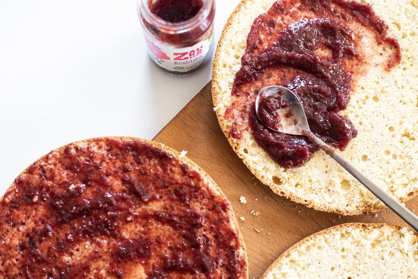 Retro punčák s malinami a bílou čokoládou