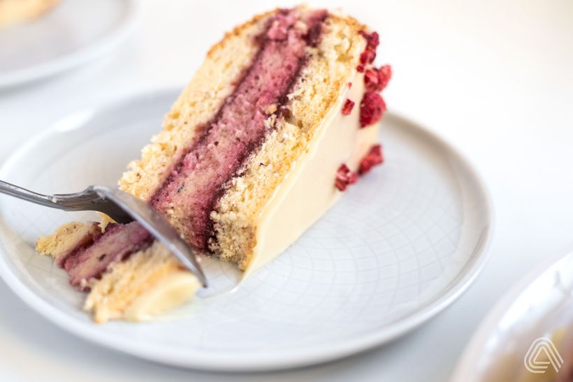 Retro punčák s malinami a bílou čokoládou