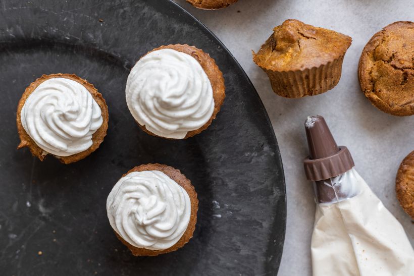 Nadýchané ořechovo-mrkvové muffiny s krémem