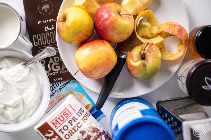 Nepečený jablečný dort s tvarohem