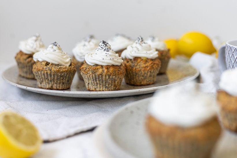 Makové cupcakes s citronovou náplní a tvarohovo-ricottovým krémem