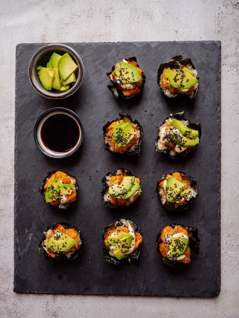 Domáce sushi muffiny s lososom a avokádom