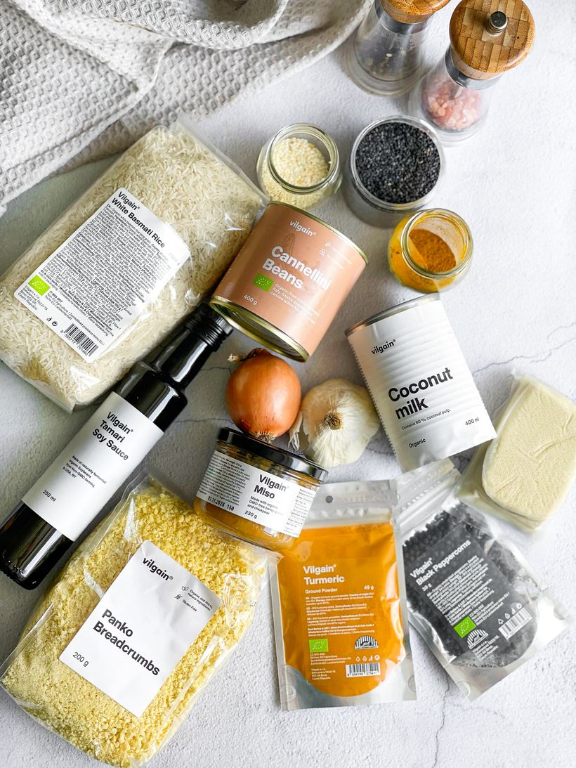 Bile de tofu în curry cu orez