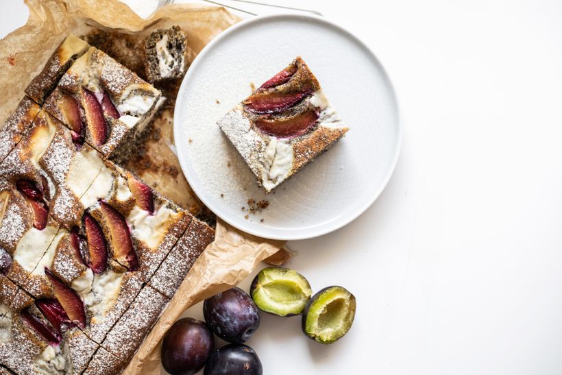 Fit Mohnkuchen mit Quark und Pflaumen