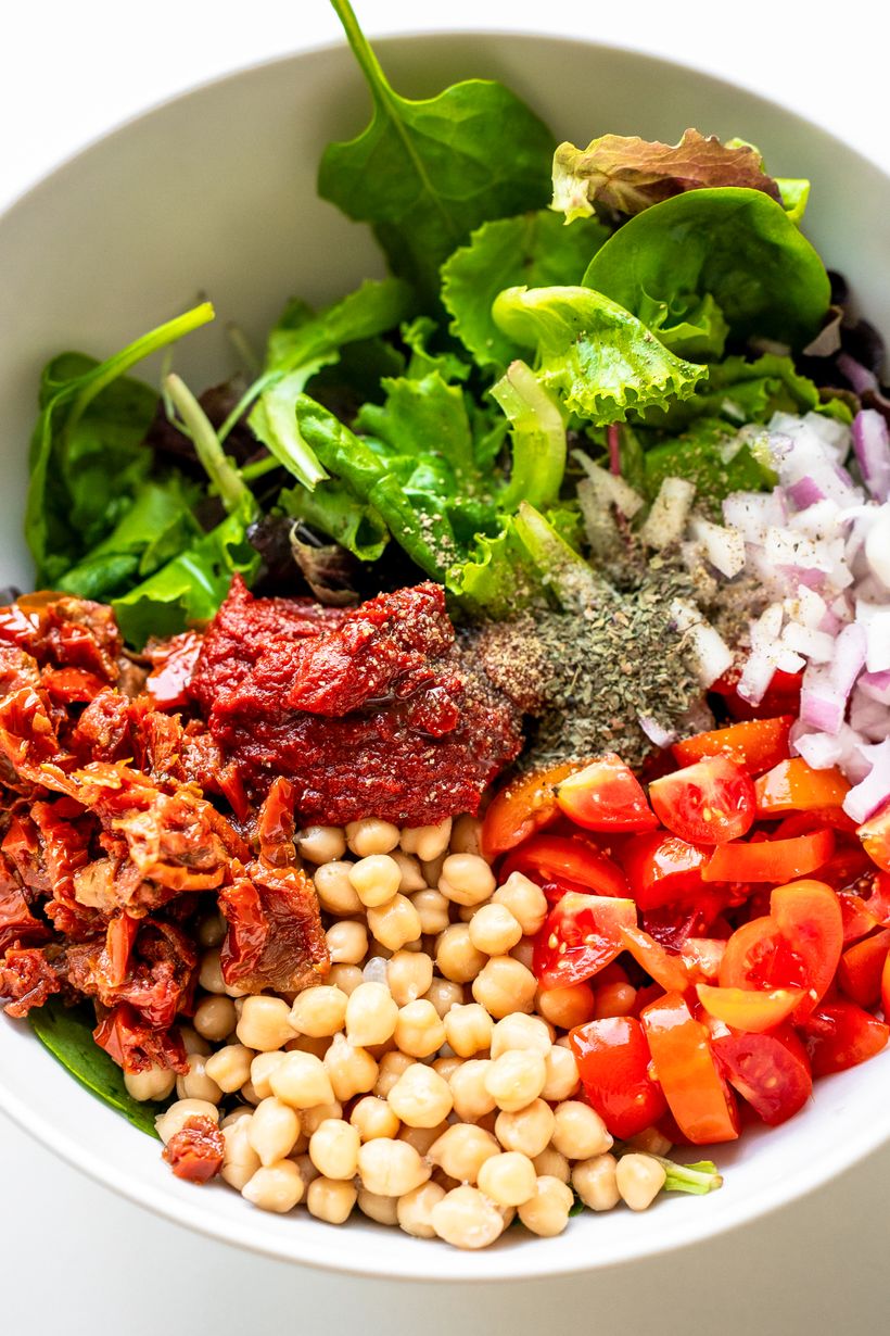 Plněné batáty se salátem a fetou