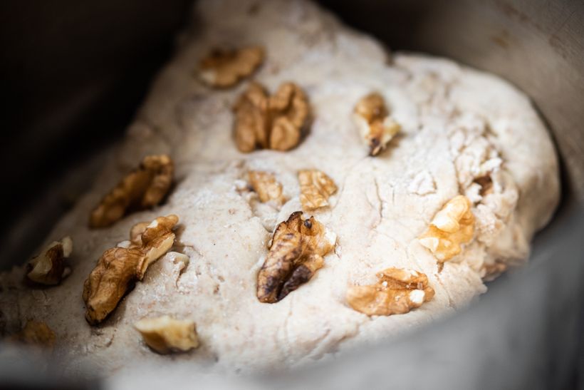 Schnelles Dinkelwalnussbrot mit Trockenhefe