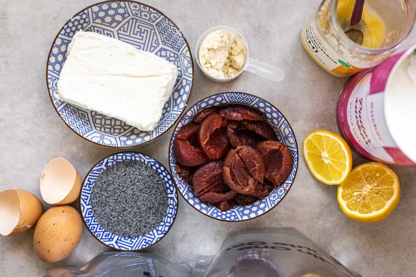 Egészséges túrósnudli mákkal és szilvamártással