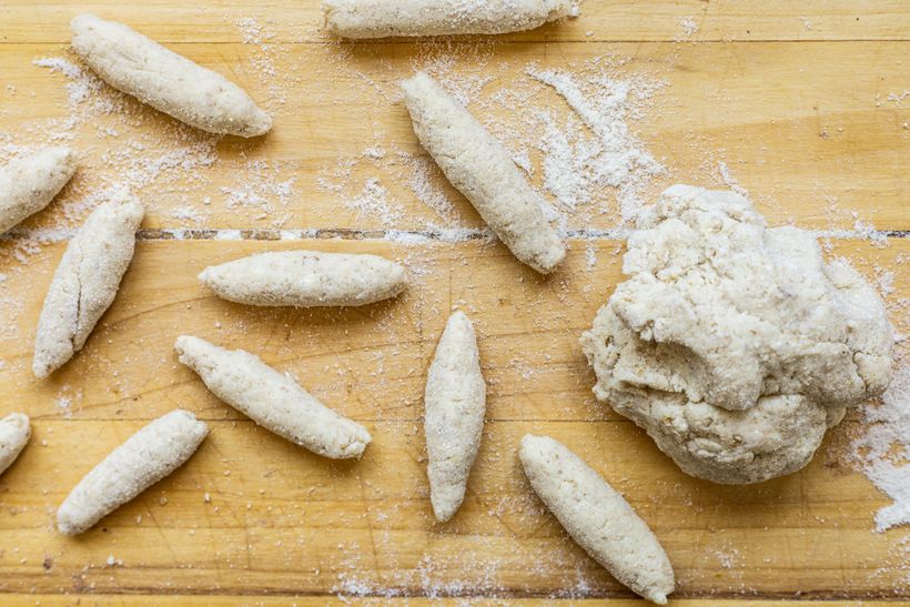 Egészséges túrósnudli mákkal és szilvamártással