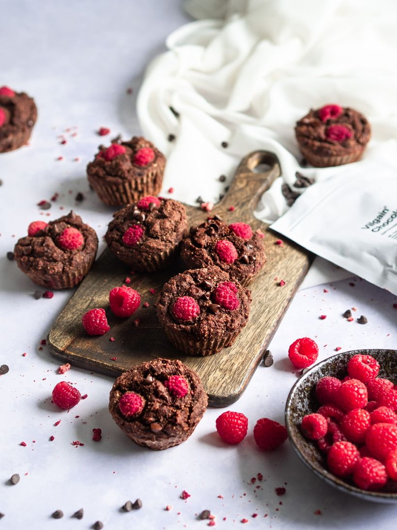 Vláčne čokoládové muffiny s malinami