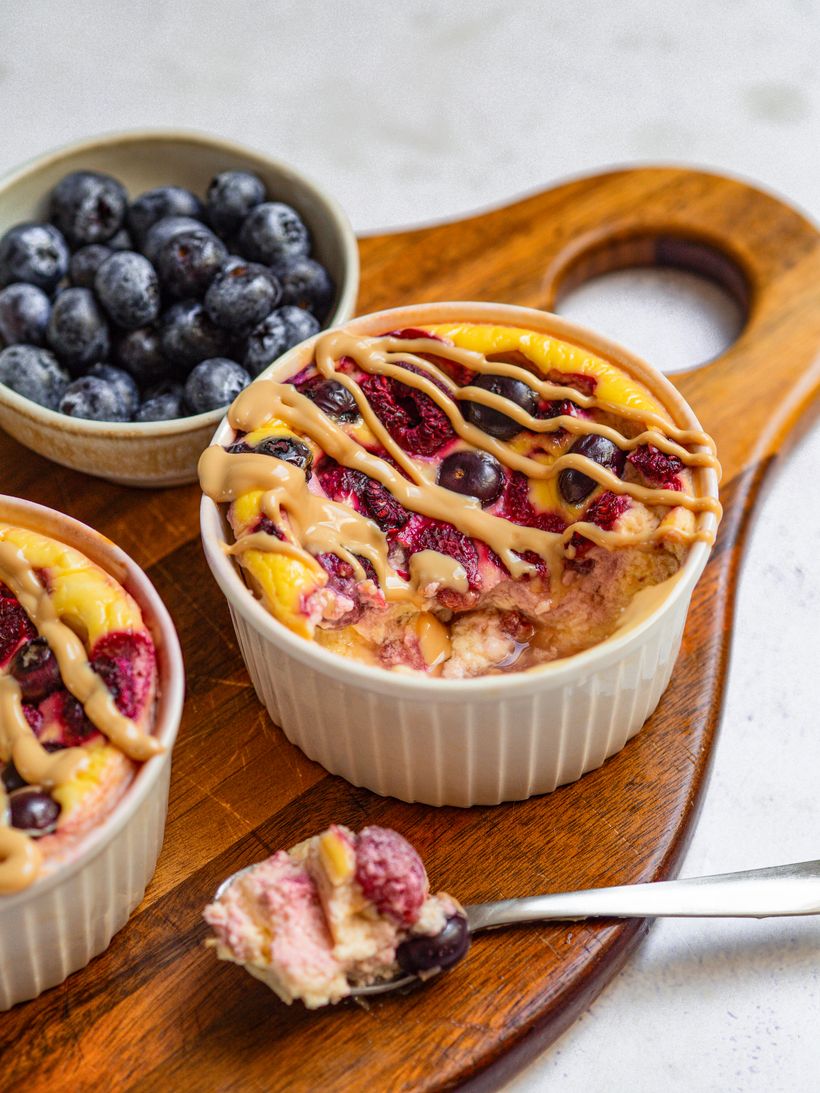 Mini Protein-Cheesecake mit Waldbeeren