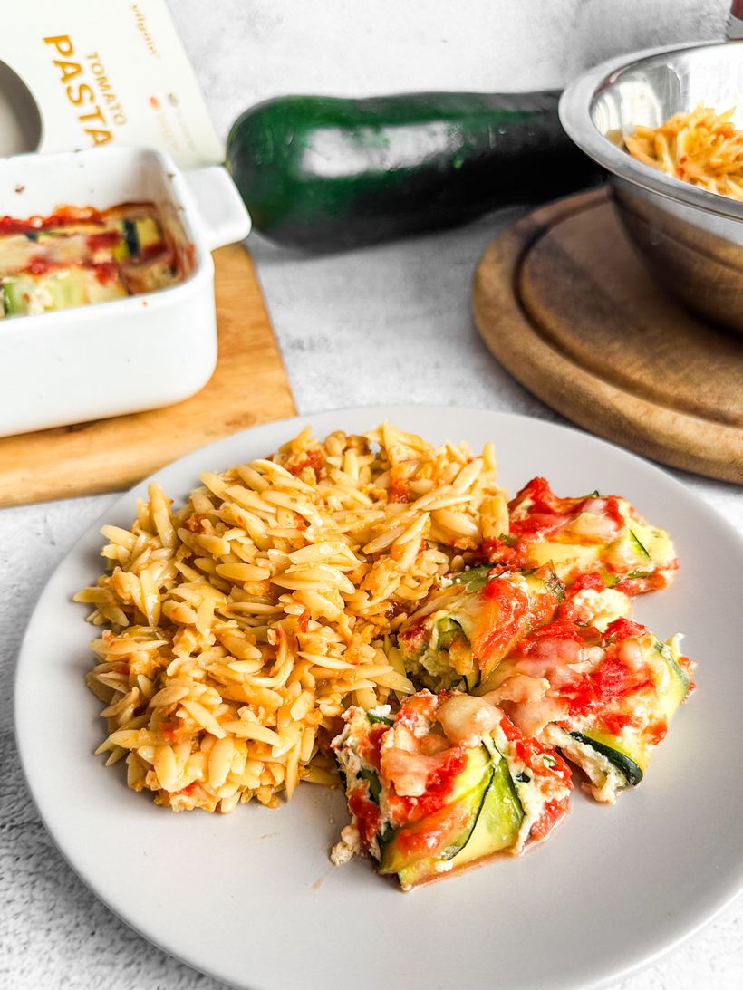 Zapečené cuketové rolky s rajčatovými těstovinami