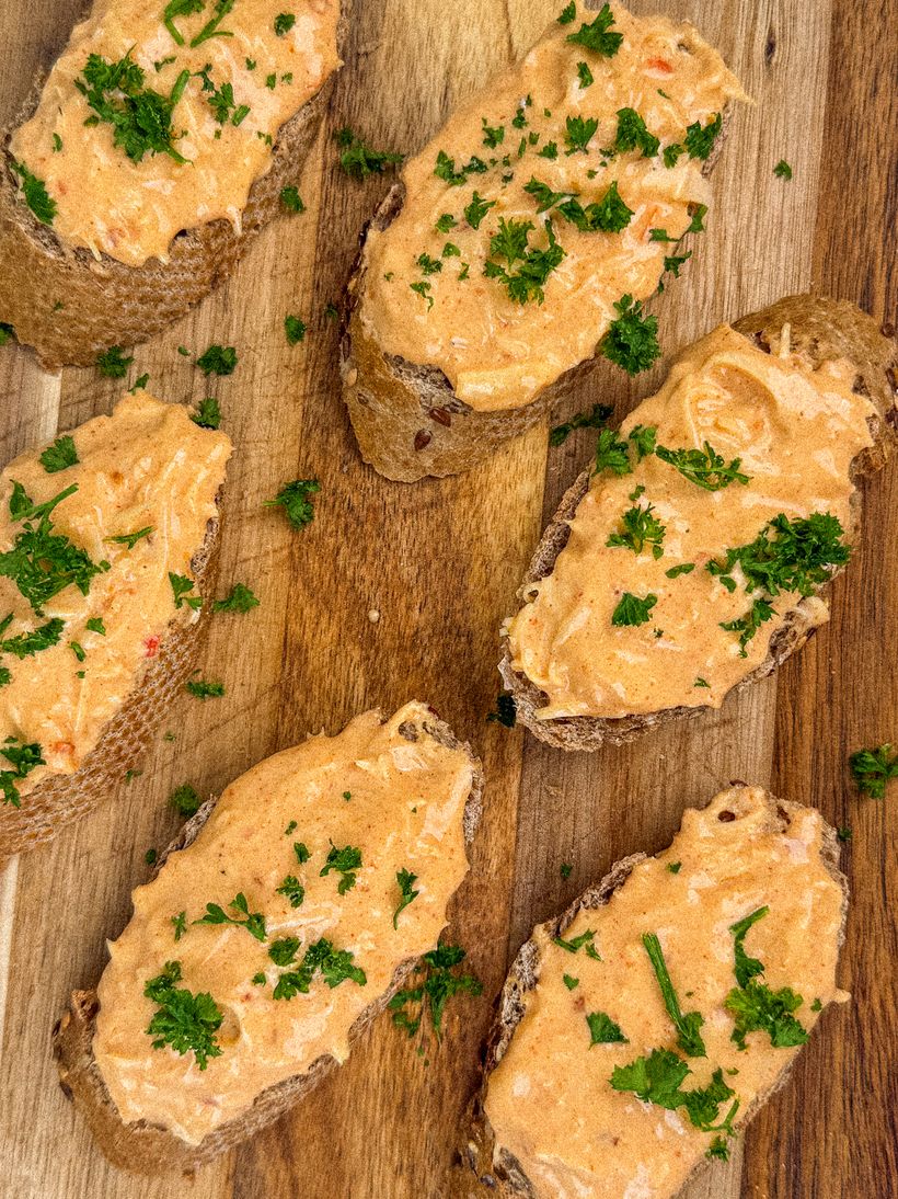 Pikantní sýrová pomazánka s česnekem