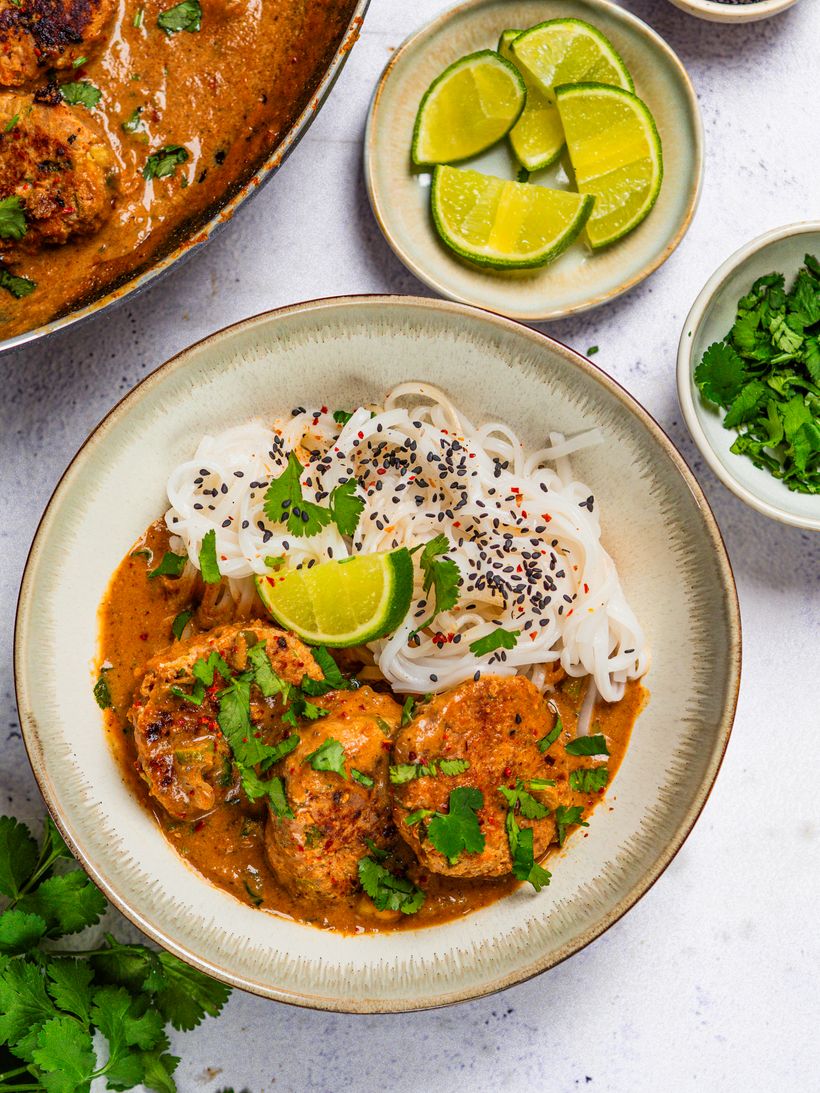 Hähnchen-Curry-Taler mit Kokosmilch