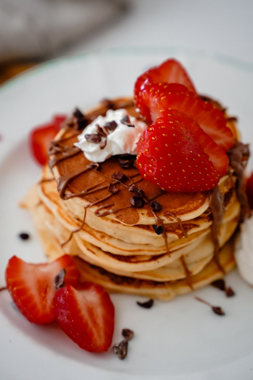 Habkönnyű túrós palacsinták gyümölccsel