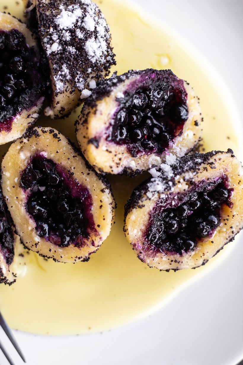 Fitness tvarohové knedlíky s borůvkami a pudinkem