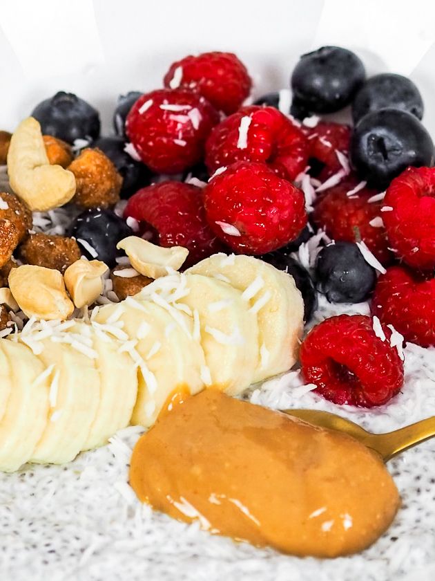 Jogurtový chia puding s ovocem