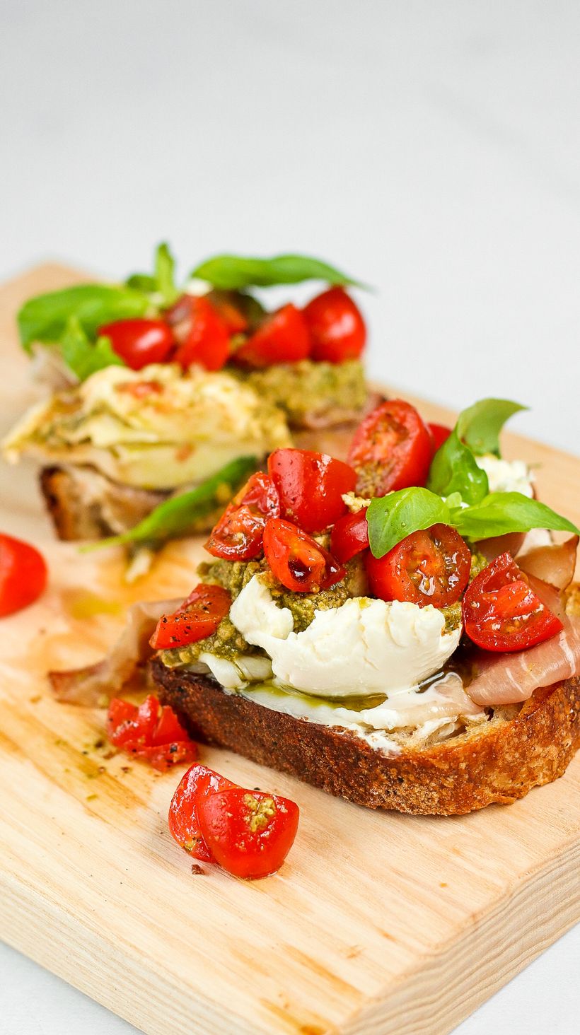 Burrata Caprese Toast Aktin recepty