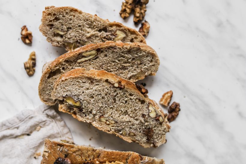 Schnelles Dinkelwalnussbrot mit Trockenhefe