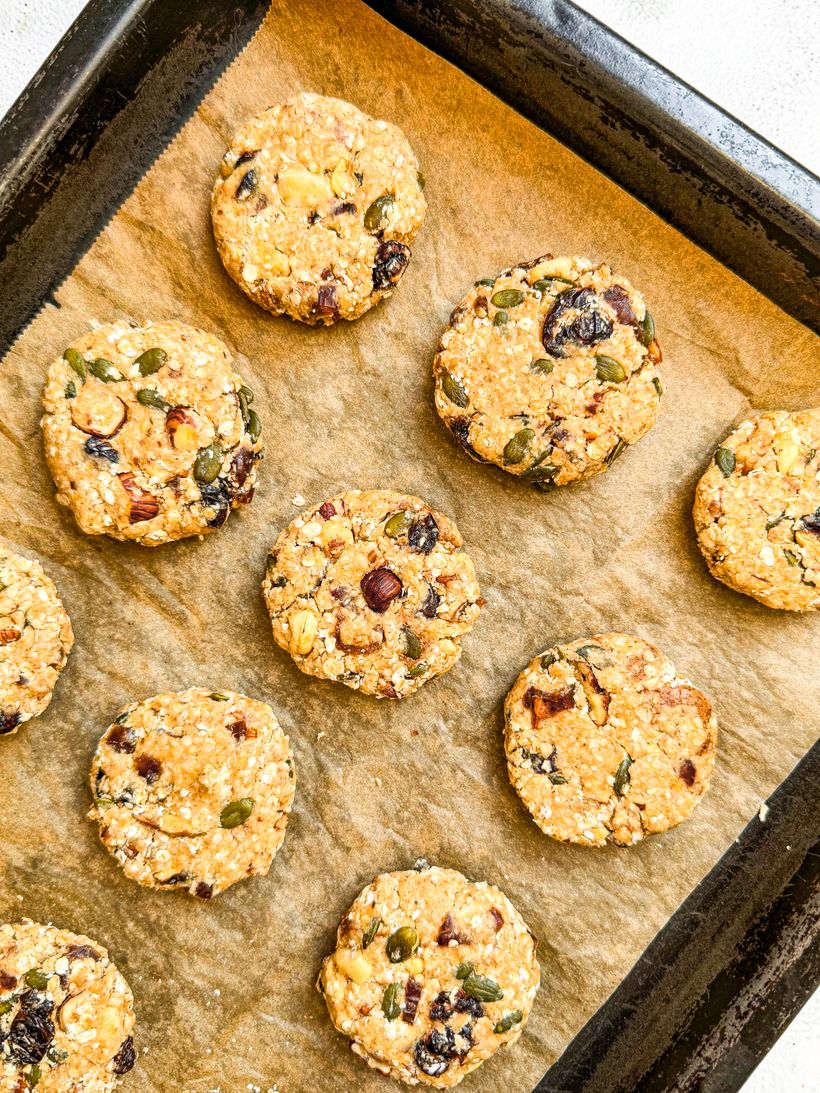 Granola cookies se sušeným ovocem a oříšky