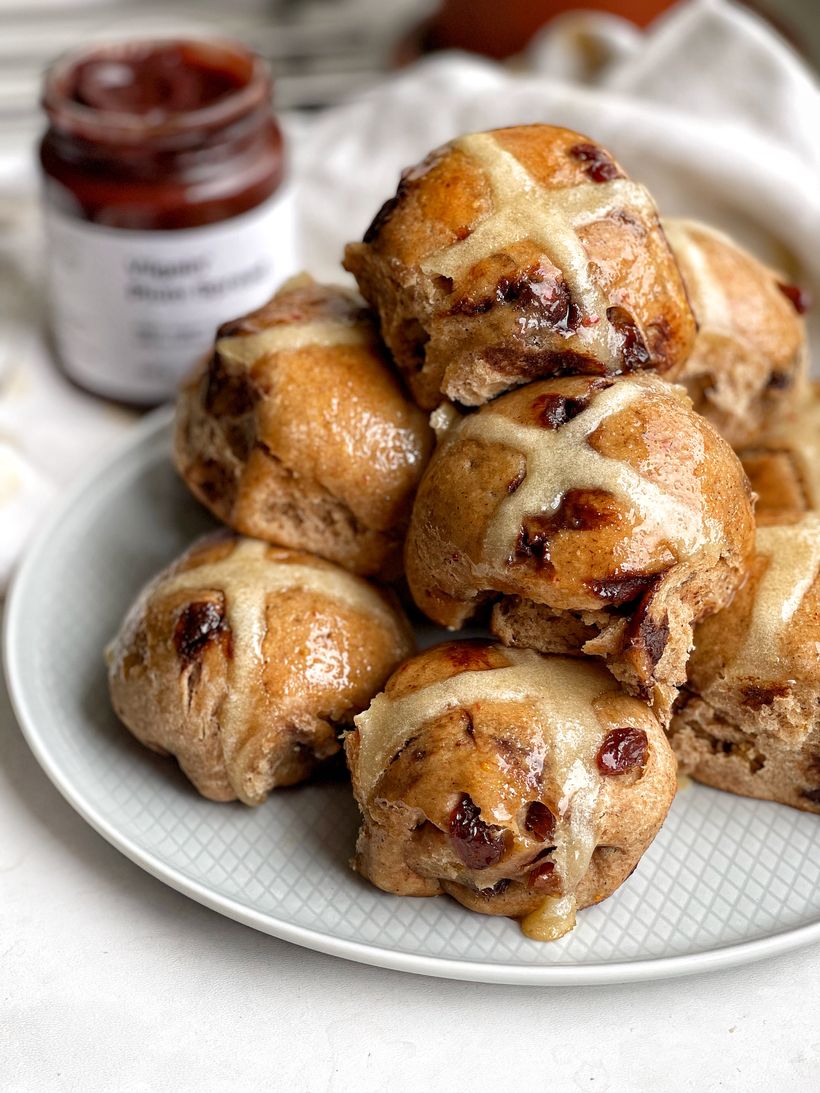 Hot cross buns z mąki pełnoziarnistej