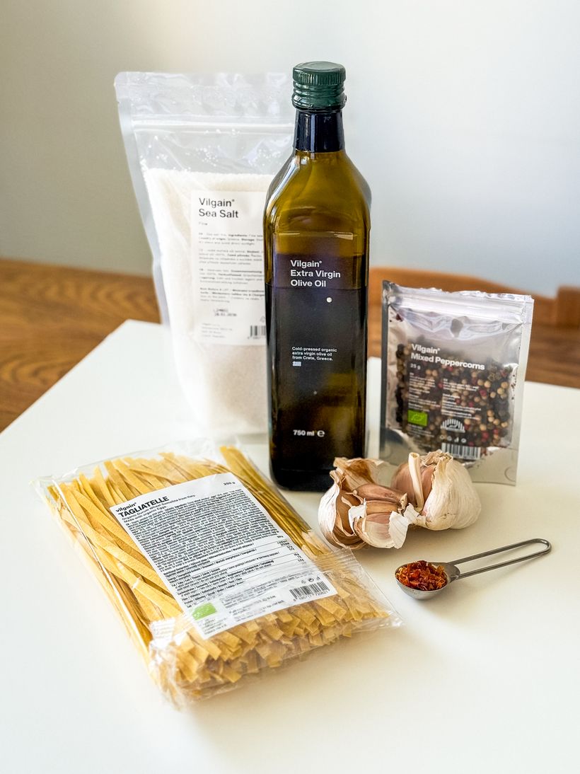 Spaghete aglio olio e peperoncino