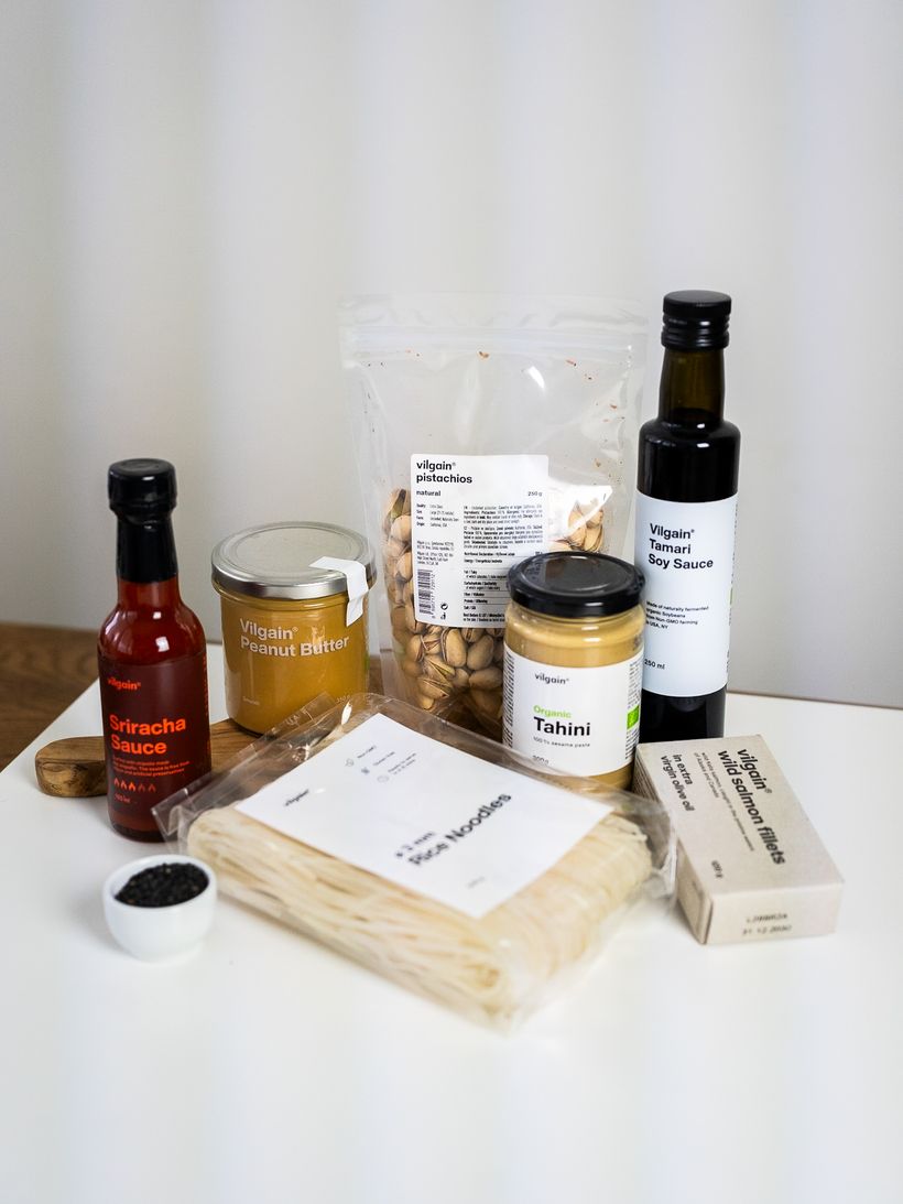 Tăiței de orez cu somon sălbatic și legume