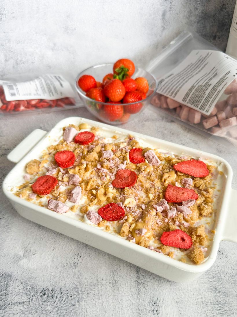 Mražené tvarohové řezy s jahodami