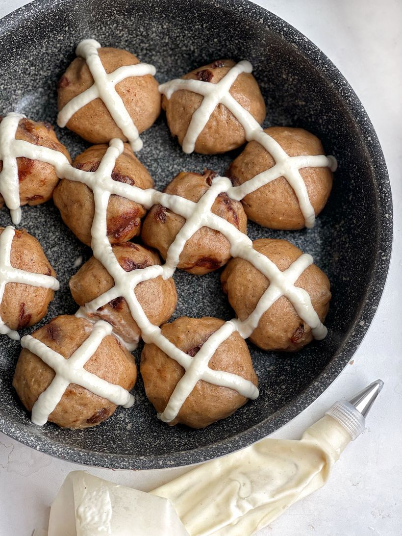 Hot cross buns z mąki pełnoziarnistej