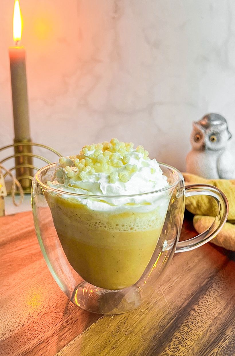 Teplý vaječňákový shake bez alkoholu