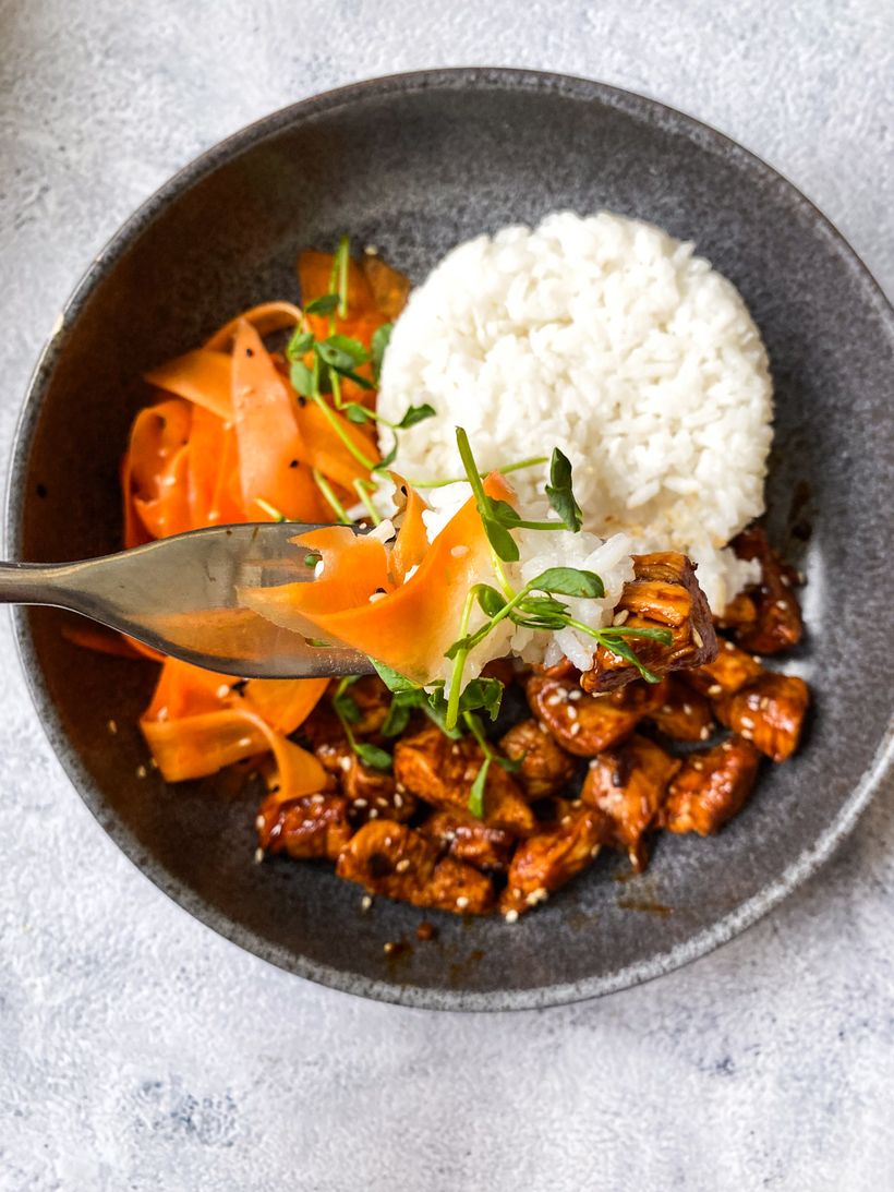 Zitronenhähnchen mit Reis und Karottensalat