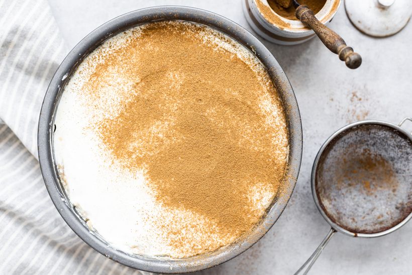 Jednoduchá jablková torta z domácich piškót s pudingovým krémom