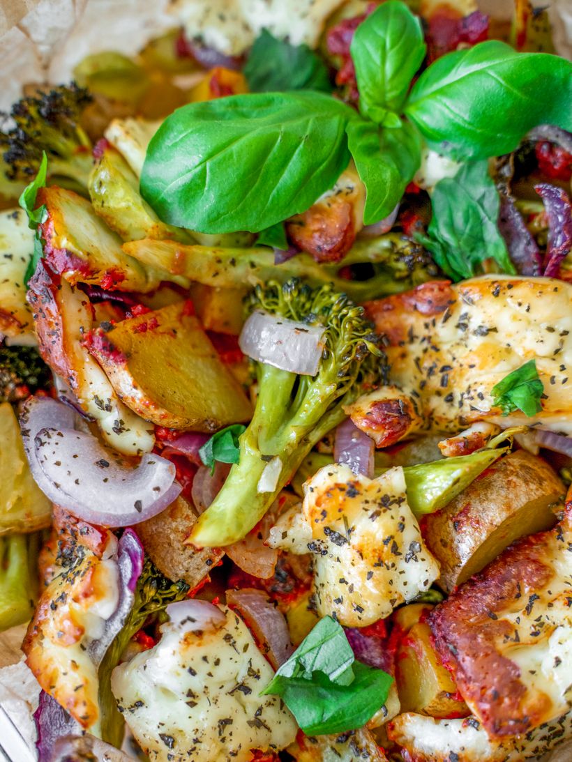 Überbackenes Gemüse mit Halloumi-Käse