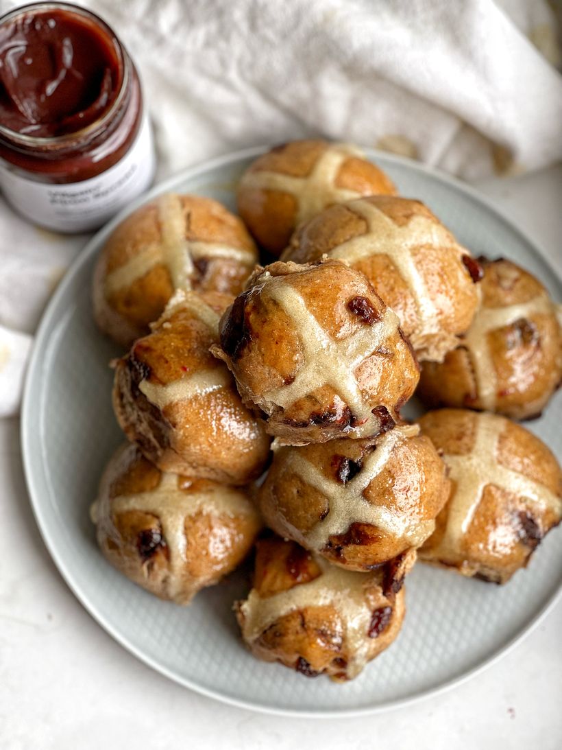 Hot cross buns z mąki pełnoziarnistej