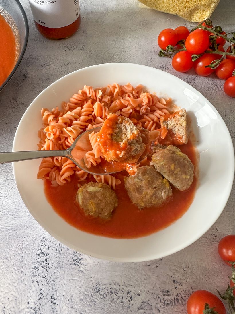 Tomatensauce mit Fleischbällchen