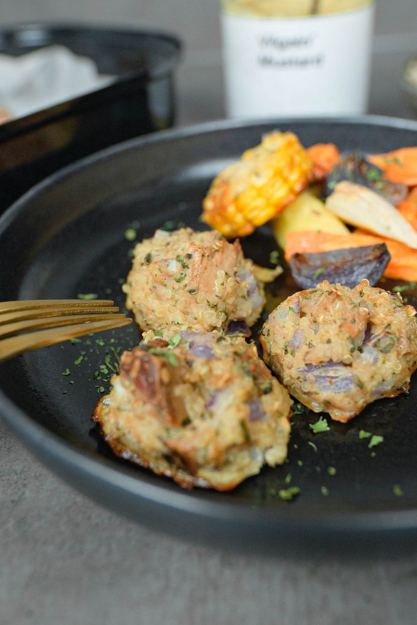 Tuniakové guľôčky s quinoou a pečenou zeleninou