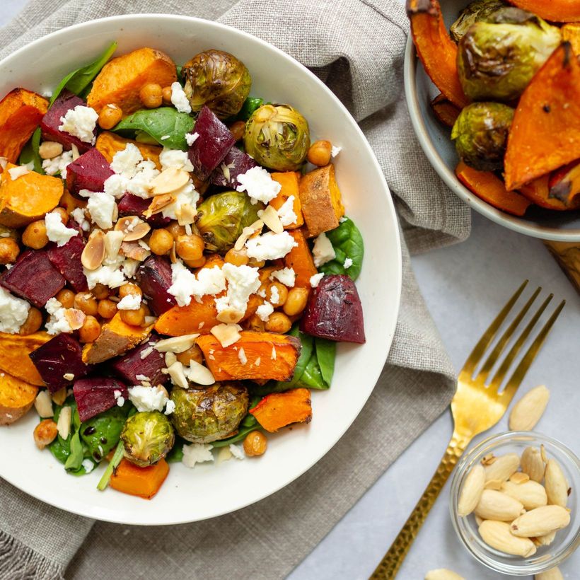 Sült zöldségekből készült téli saláta