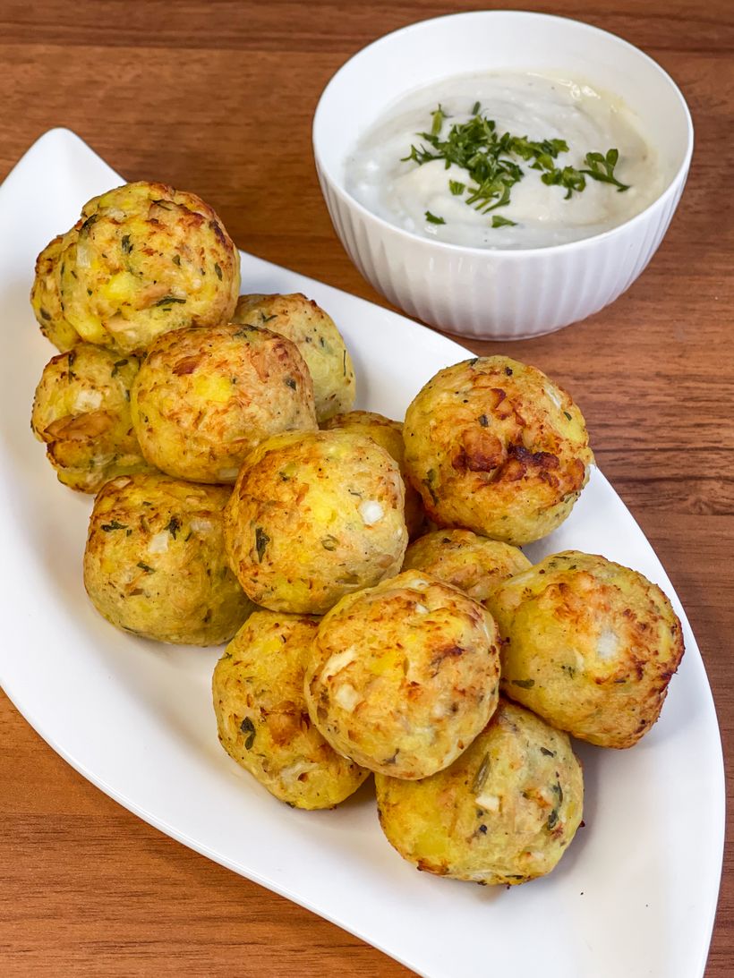 Chifteluțe de somon și cartofi