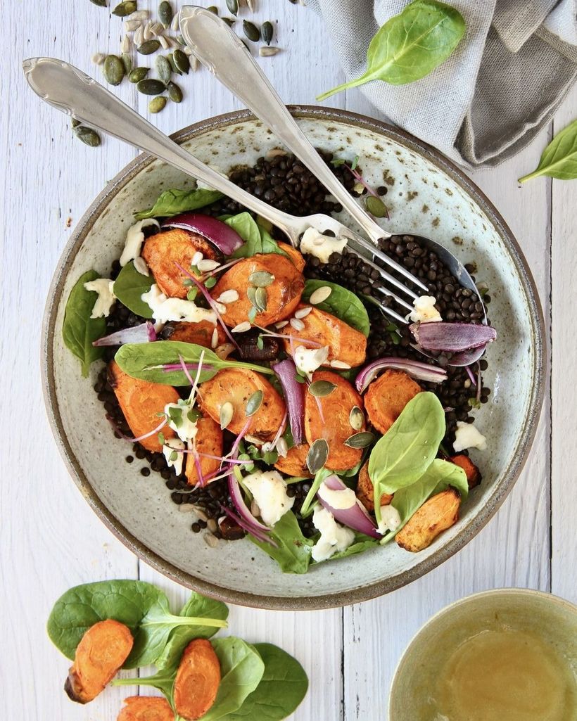 Teplý šošovicový šalát s mrkvou