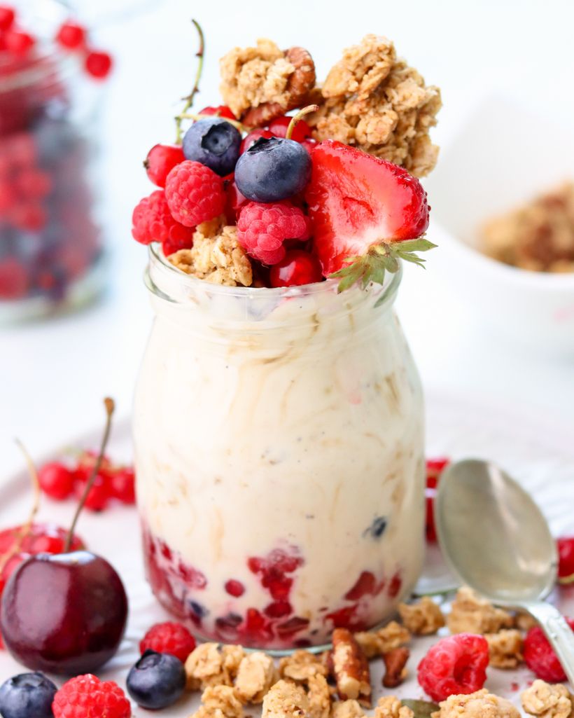 Vanilkový tvaroh s granolou a ovocem