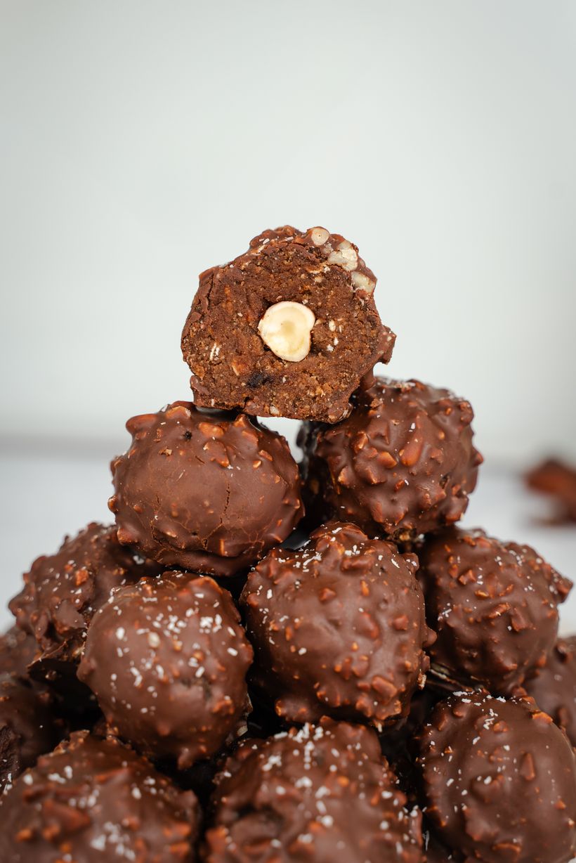 Hausgemachte Ferrero Rocher aus Datteln