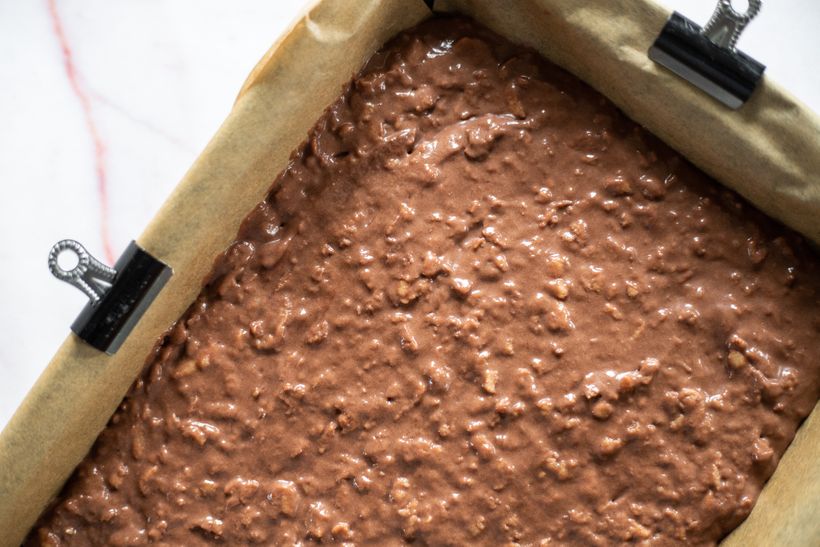 Šťavnatý jablkový koláč s čokoládovou polevou ganache