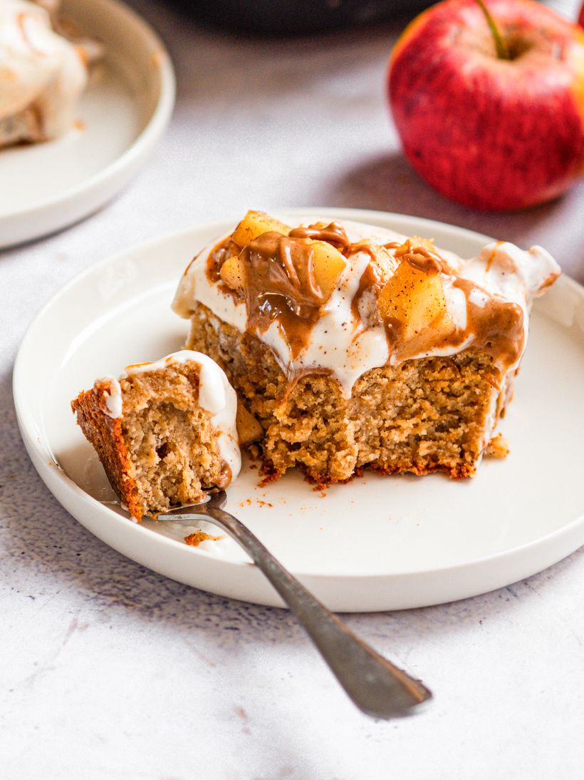 Saftiger Apfelkuchen mit Karamell