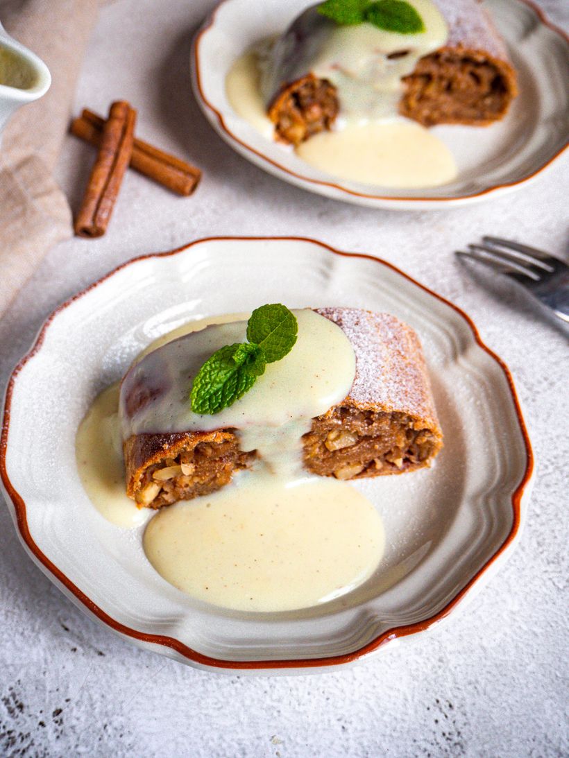 Almás rétes túrós tésztából vaníliás öntettel