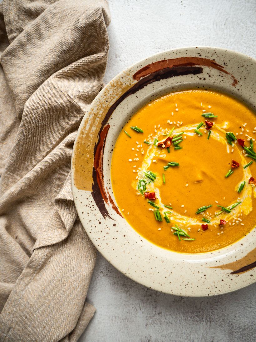 Cremige Süßkartoffelsuppe mit Ingwer und Kokosmilch